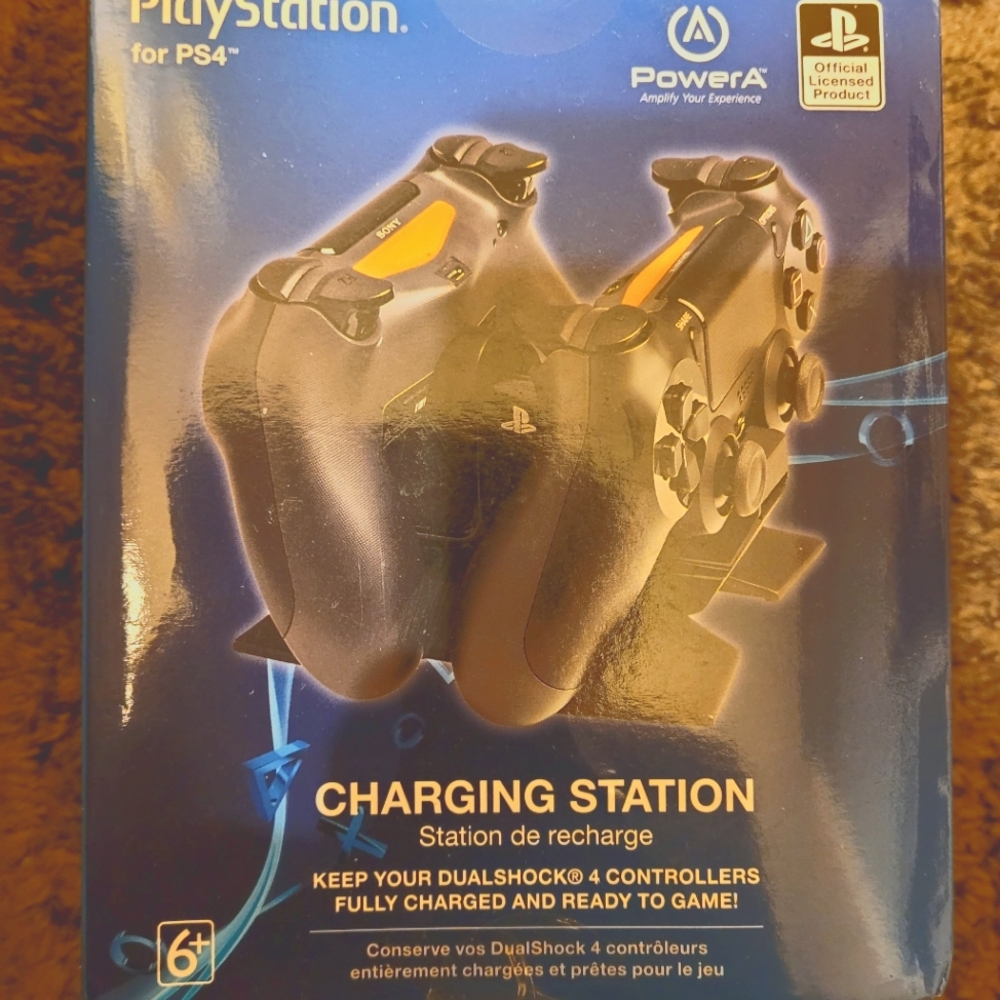 PLAYSTATION 4 CHARGING STATION